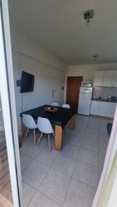 Η κουζίνα ή μικρή κουζίνα στο Depto Velez Sarsfield +2 φωτογραφίες