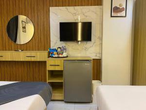 Sjónvarps- og/eða afþreyingartæki á Rehana Pyramids Hotel