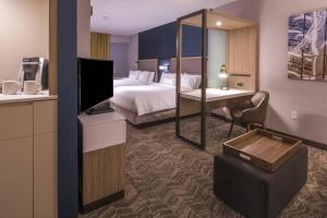 Uma cama ou camas num quarto em SpringHill Suites by Marriott Fishkill