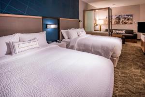 Uma cama ou camas num quarto em SpringHill Suites by Marriott Fishkill