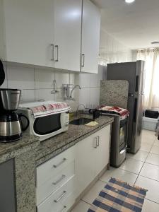 Η κουζίνα ή μικρή κουζίνα στο Apartamento Reserva do Sahy