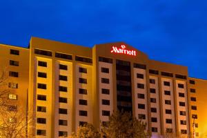 a hotel with a kishi sign on top of it at Madison Marriott West in Middleton