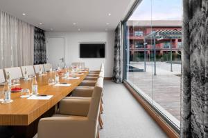 a conference room with a long table and chairs at Sheraton Cascais Resort - Hotel & Residences in Cascais