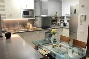 A kitchen or kitchenette at Casas Apartamentos Gracia