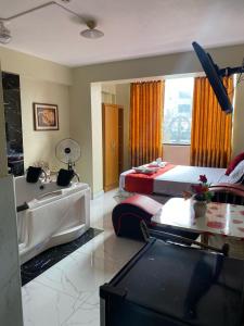 Gulta vai gultas numurā naktsmītnē Hotel SPRING
