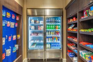 Supermarket nebo jiné obchody v  hotelu nebo okolí