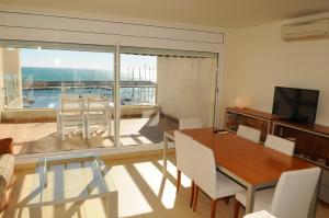 Телевизор и/или развлекательный центр в Residencial Marina de Port