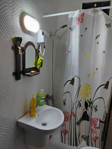 Bilik mandi di الشقة العائلية الحديثة familial new flat