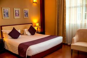 Postel nebo postele na pokoji v ubytování Protea Hotel by Marriott Entebbe