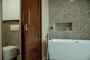 Koupelna v ubytování Protea Hotel by Marriott Entebbe
