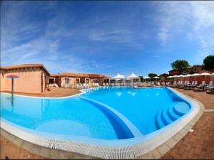 Piscina en o cerca de Apartments with shared pool Vignola Mare Aglientu