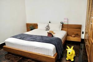 Postel nebo postele na pokoji v ubytování Kim Minh Apartment & Hotel