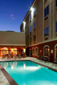 Bazén v ubytování TownePlace Suites by Marriott Tucson Williams Centre nebo v jeho okolí
