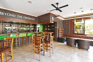 Lounge nebo bar v ubytování Protea Hotel by Marriott Kampala