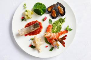 Makanan di atau berdekatan hotel