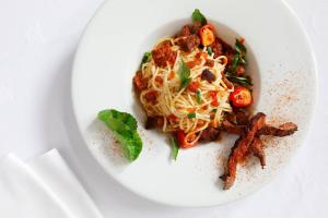 Makanan di atau berdekatan hotel