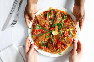 Makanan di atau berdekatan hotel