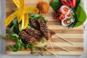 Makanan di atau berdekatan hotel