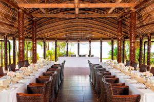 Restaurace v ubytování Sheraton Samoa Beach Resort