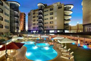 Bazén v ubytování Protea Hotel by Marriott Kampala Skyz nebo v jeho okolí