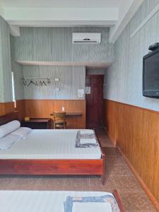 Postel nebo postele na pokoji v ubytování Văn An Hotel