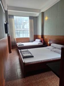 Postel nebo postele na pokoji v ubytování Văn An Hotel