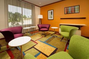 Posezení v ubytování Fairfield Inn & Suites by Marriott Waco North