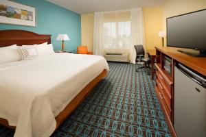 TV a/nebo společenská místnost v ubytování Fairfield Inn & Suites by Marriott Waco North