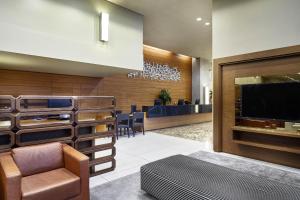 TV a/nebo společenská místnost v ubytování Sheraton Vitoria