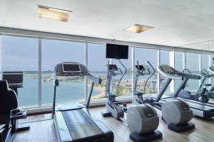 Fitness centrum a/nebo fitness zařízení v ubytování Sheraton Vitoria