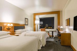Кровать или кровати в номере Sheraton Asuncion Hotel