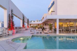 Бассейн в Sheraton Asuncion Hotel или поблизости