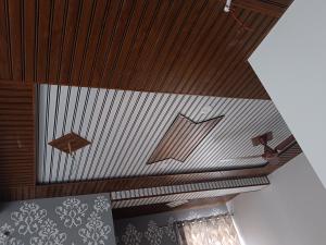 Postel nebo postele na pokoji v ubytování Radhika Hotel
