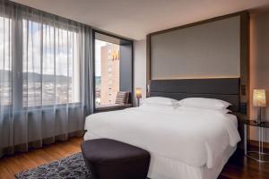 Postelja oz. postelje v sobi nastanitve Sheraton Zürich Hotel