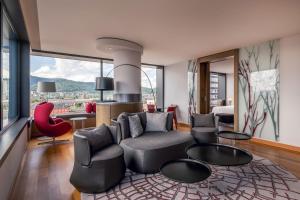 Posezení v ubytování Sheraton Zürich Hotel