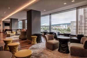 Predel za sedenje v nastanitvi Sheraton Zürich Hotel