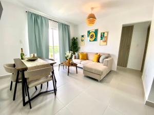 Ruang duduk di Tropical Dream, 2 Hab, 2 Baños, Terraza, Piscina, WiFi de Alta Velocidad Gratis