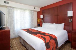Postel nebo postele na pokoji v ubytování Residence Inn Rockford