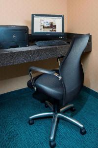 TV a/nebo společenská místnost v ubytování Residence Inn Rockford
