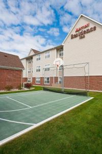 Tenis a/nebo squash v ubytování Residence Inn Rockford nebo okolí