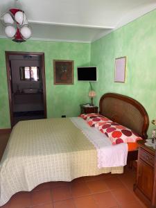 La Cassina Room tesisinde bir odada yatak veya yataklar