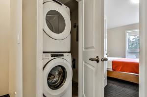 Photo de la galerie de l'établissement Mountain Surrounded Lodge in Harvie Height, à Canmore