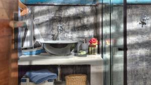 a bathroom with a bowl sink on a counter at Pescador - Pousada de Charme in Jericoacoara