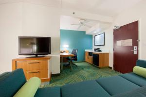 TV a/nebo společenská místnost v ubytování SpringHill Suites Phoenix Tempe Airport