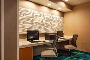 TV a/nebo společenská místnost v ubytování SpringHill Suites Phoenix Tempe Airport