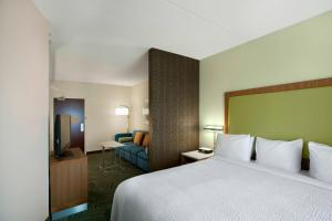 Postel nebo postele na pokoji v ubytování SpringHill Suites Phoenix Tempe Airport