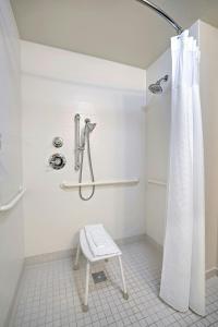Koupelna v ubytování SpringHill Suites Phoenix Tempe Airport