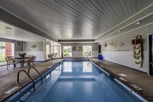 a swimming pool in a building with a ceiling at Guesthouse Inn & Suites Lexington in Lexington