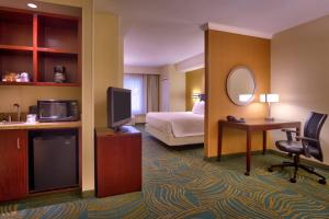 Postel nebo postele na pokoji v ubytování SpringHill Suites by Marriott Cedar City + 6 fotografií