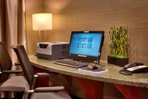 TV a/nebo společenská místnost v ubytování SpringHill Suites by Marriott Cedar City